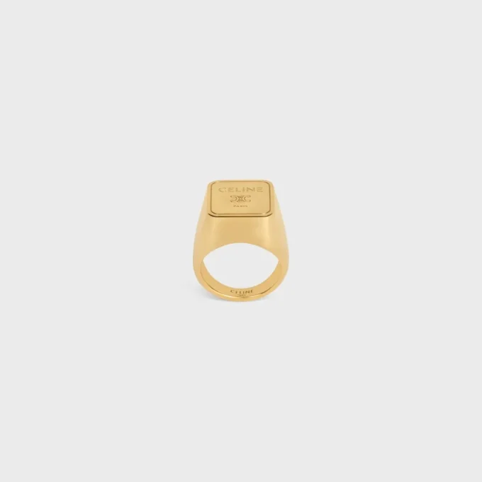 Anello con sigillo quadrato Triomphe in ottone con finitura dorata Anello con sigillo quadrato Triomphe in ottone con finitura dorata