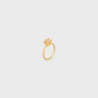 Anello Triomphe Solitaire Sparkle in strass e ottone con finitura dorata Anello Triomphe Solitaire Sparkle in strass e ottone con finitura dorata