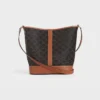 Borsa a secchiello media in Triomphe Canvas e pelle di vitello Borsa a secchiello media in Triomphe Canvas e pelle di vitello