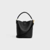 Borsa a secchiello piccola Louise in pelle di vitello liscia Borsa a secchiello piccola Louise in pelle di vitello liscia