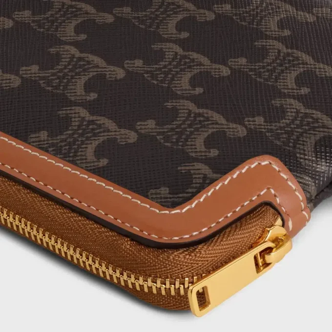 Borsa a tracolla lunga in Triomphe Canvas e pelle di vitello Borsa a tracolla lunga in Triomphe Canvas e pelle di vitello