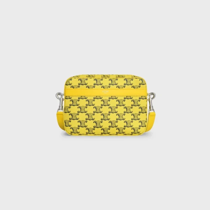 Borsa a tracolla piccola in Triomphe Canvas e pelle di vitello Borsa a tracolla piccola in Triomphe Canvas e pelle di vitello
