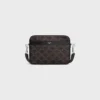 Borsa a tracolla piccola in Triomphe Canvas e pelle di vitello Borsa a tracolla piccola in Triomphe Canvas e pelle di vitello