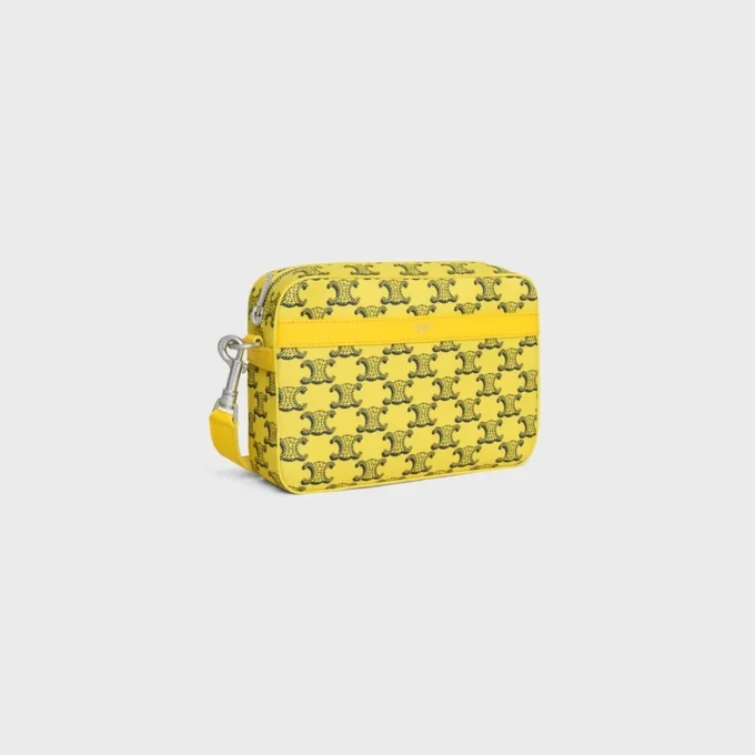 Borsa a tracolla piccola in Triomphe Canvas e pelle di vitello Borsa a tracolla piccola in Triomphe Canvas e pelle di vitello