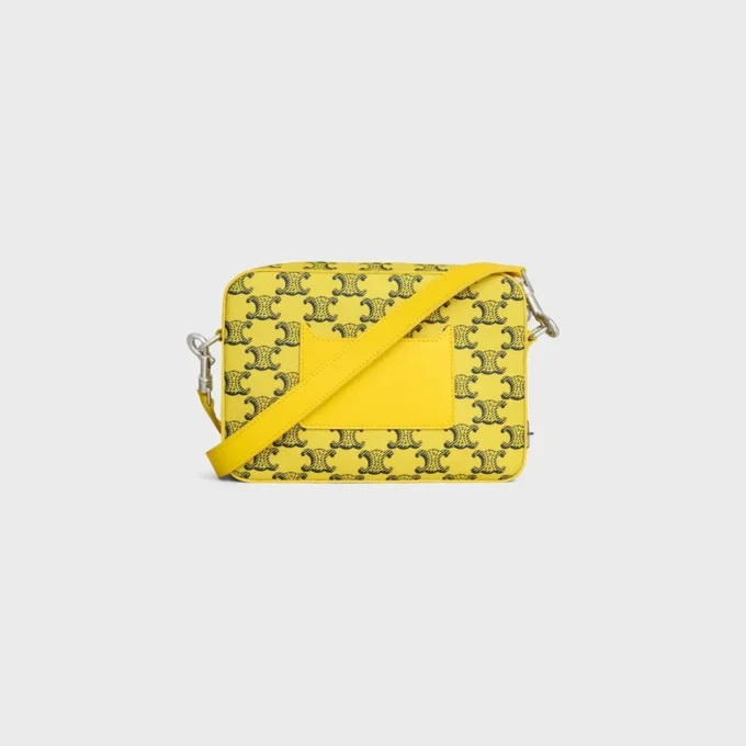 Borsa a tracolla piccola in Triomphe Canvas e pelle di vitello Borsa a tracolla piccola in Triomphe Canvas e pelle di vitello