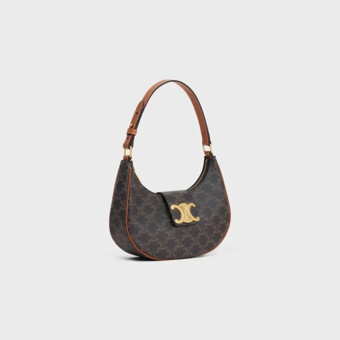 Borsa Ava Triomphe media in Triomphe Canvas e pelle di vitello Borsa Ava Triomphe media in Triomphe Canvas e pelle di vitello