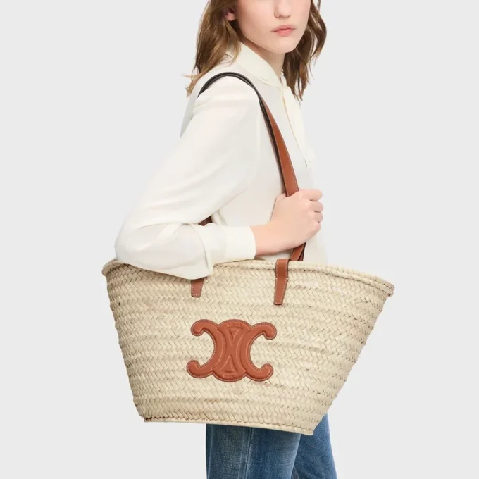 Borsa CELINE Classic Panier media in foglie di palma e pelle di vitello