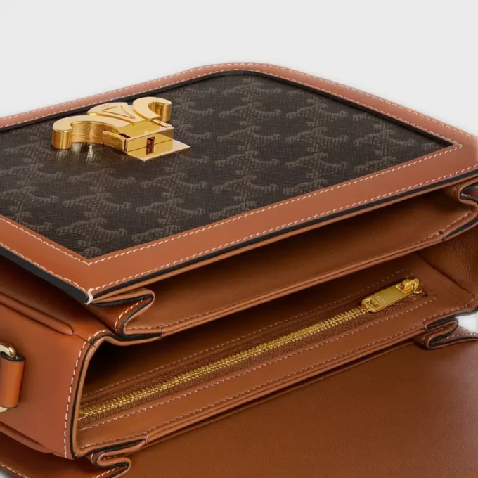 Borsa Classique Triomphe in Triomphe Canvas e pelle di vitello Borsa Classique Triomphe in Triomphe Canvas e pelle di vitello