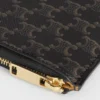 Borsa con cerniera e portacarte in Triomphe Canvas e pelle di agnello Borsa con cerniera e portacarte in Triomphe Canvas e pelle di agnello