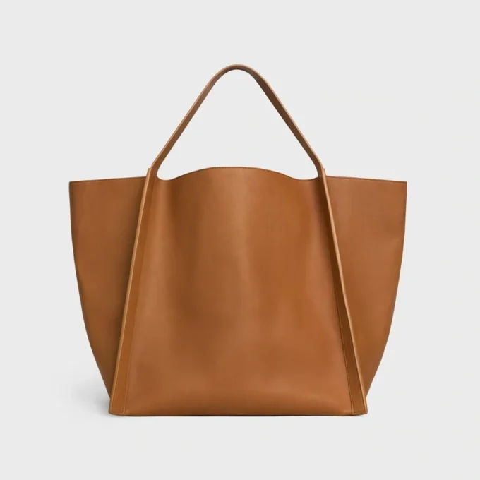 Borsa cubica media in morbida pelle di vitello