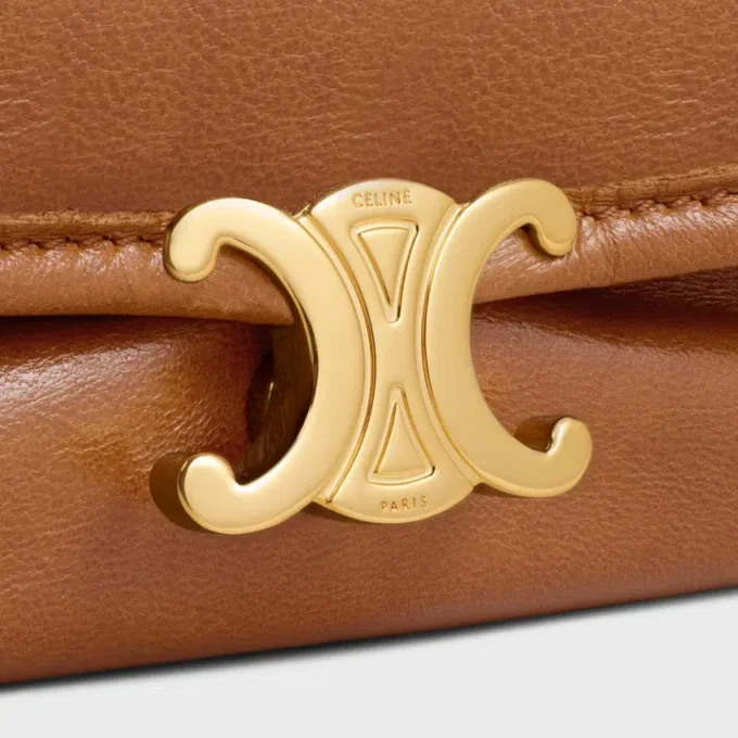 Borsa Halfmoon Soft Triomphe in morbida pelle di agnello lucida
