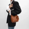 Borsa Hobo piccola in morbida pelle di vitello liscia Borsa Hobo piccola in morbida pelle di vitello liscia