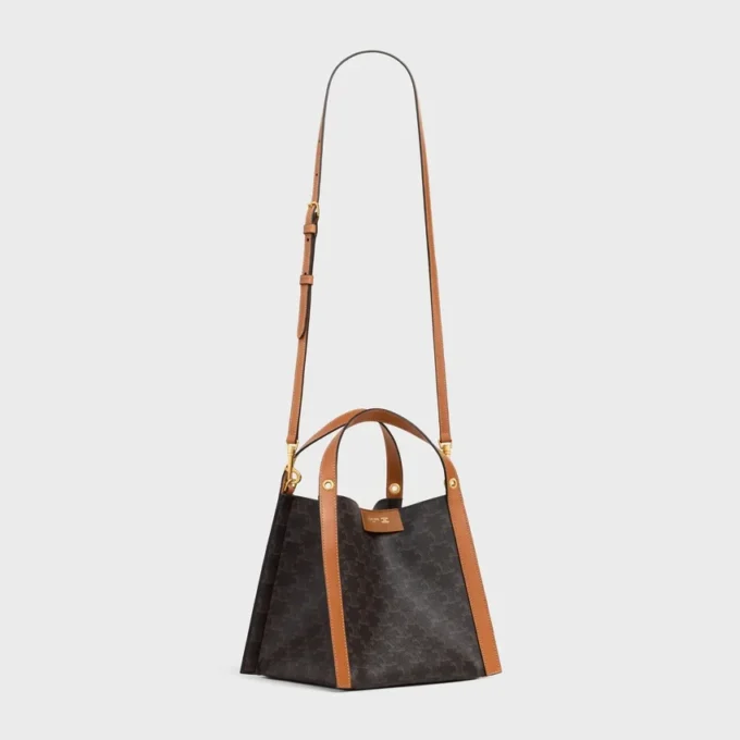 Borsa Small Cube in Triomphe Canvas e pelle di vitello naturale Borsa Small Cube in Triomphe Canvas e pelle di vitello naturale