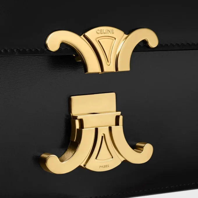 Borsa Triomphe Folio media in pelle di vitello lucida Borsa Triomphe Folio media in pelle di vitello lucida