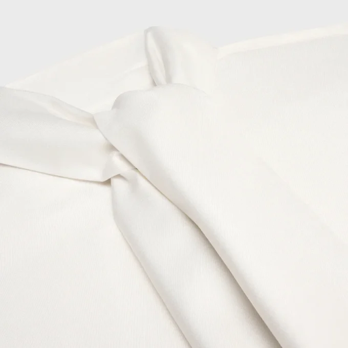 Camicia corta con collo alla lavallière in twill di seta Camicia corta con collo alla lavallière in twill di seta