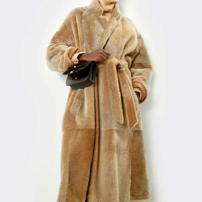 Cappotto avvolgente in montone