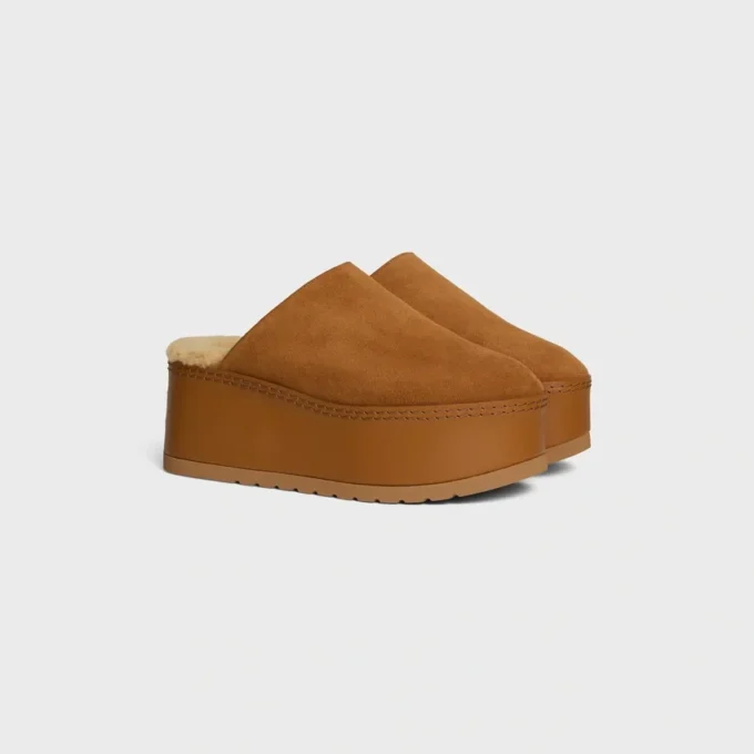 CELINE Dana – Mule con zeppa in pelle di vitello scamosciata CELINE Dana – Mule con zeppa in pelle di vitello scamosciata