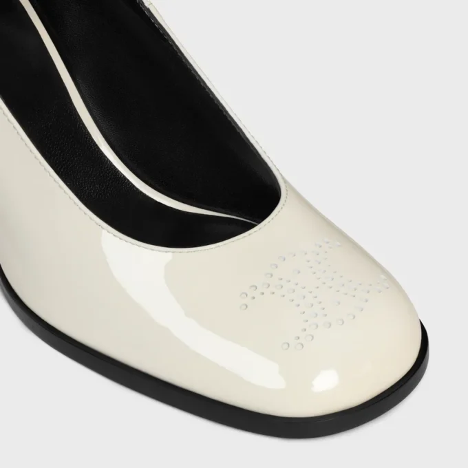 CELINE Lily Perforated Triomphe Babies in pelle di vitello verniciata CELINE Lily Perforated Triomphe Babies in pelle di vitello verniciata