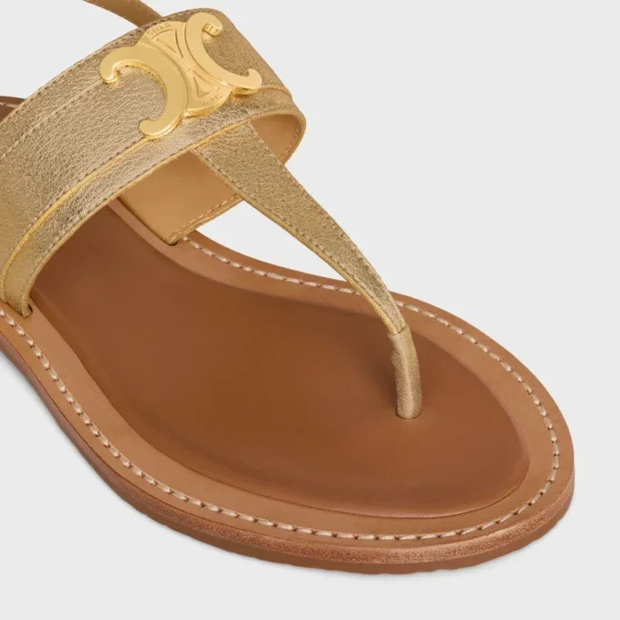 CELINE Lympia Triomphe Thong in pelle di vitello laminata CELINE Lympia Triomphe Thong in pelle di vitello laminata