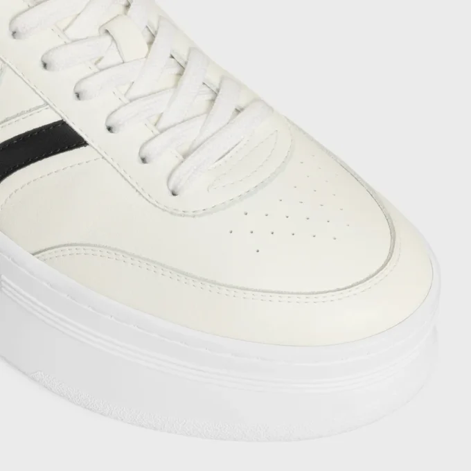 CELINE – Sneakers con Block, parte posteriore Triomphe e suola con zeppa in pelle di vitello CELINE – Sneakers con Block, parte posteriore Triomphe e suola con zeppa in pelle di vitello
