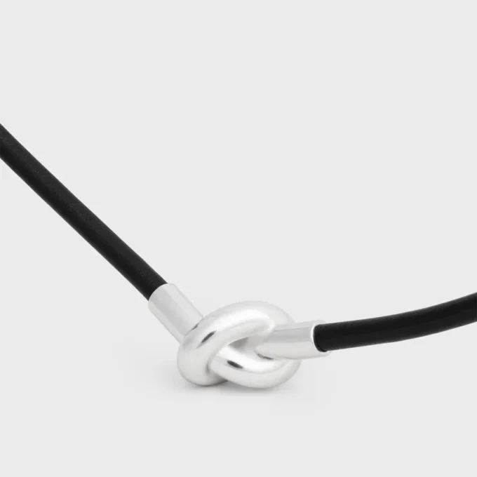 Collana Knot in pelle di vitello e ottone con finitura in rodio Collana Knot in pelle di vitello e ottone con finitura in rodio