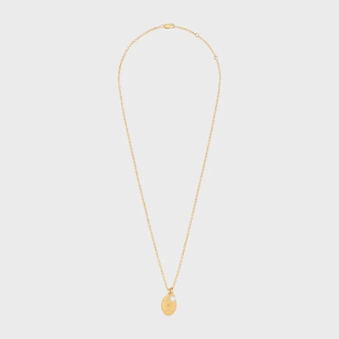 Collana Les Perles CELINE con medaglia in resina perlata e ottone con finitura dorata Collana Les Perles CELINE con medaglia in resina perlata e ottone con finitura dorata