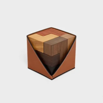 Cubo Puzzle in legno e custodia in pelle di vitello naturale