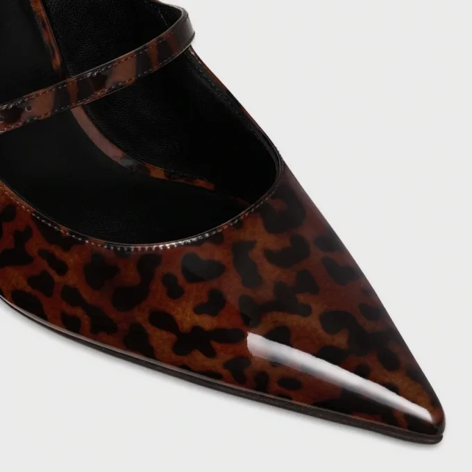 Décolleté con cinturini CELINE Judy in pelle di vitello verniciata con stampa leopardata Décolleté con cinturini CELINE Judy in pelle di vitello verniciata con stampa leopardata