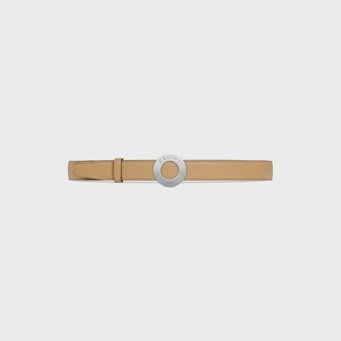 Fibbia a disco CELINE da 25 mm in metallo e cinturino reversibile da 25 mm in pelle di vitello liscia e martellata Fibbia a disco CELINE da 25 mm in metallo e cinturino reversibile da 25 mm in pelle di vitello liscia e martellata