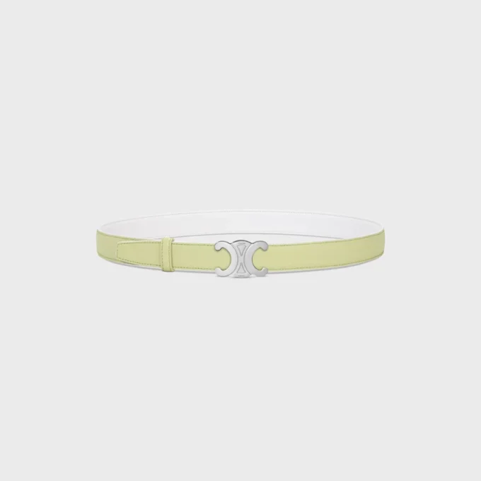 Fibbia Triomphe in metallo e cinturino reversibile da 25 mm in pelle di vitello liscia e martellata Fibbia Triomphe in metallo e cinturino reversibile da 25 mm in pelle di vitello liscia e martellata