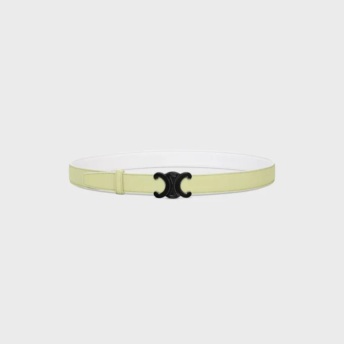 Fibbia Triomphe in metallo e cinturino reversibile da 25 mm in pelle di vitello liscia e martellata Fibbia Triomphe in metallo e cinturino reversibile da 25 mm in pelle di vitello liscia e martellata