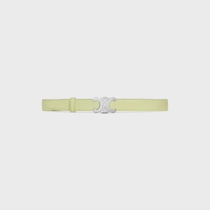 Fibbia Triomphe in metallo e cinturino reversibile da 25 mm in pelle di vitello liscia e martellata Fibbia Triomphe in metallo e cinturino reversibile da 25 mm in pelle di vitello liscia e martellata