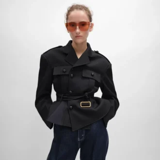 Giacca con peplo in gabardine di lana