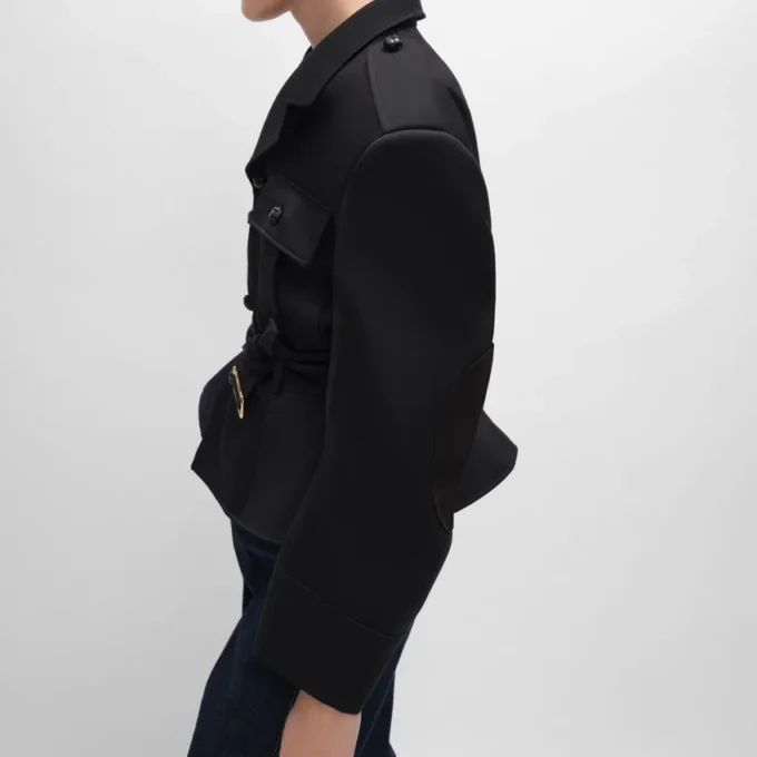 Giacca con peplo in gabardine di lana Giacca con peplo in gabardine di lana