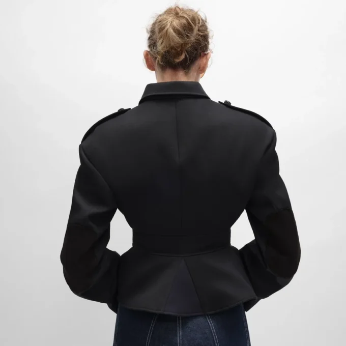 Giacca con peplo in gabardine di lana Giacca con peplo in gabardine di lana