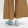 La sneaker piatta in gros grain, velluto, pelle di capra scamosciata e pelle di agnello La sneaker piatta in gros grain, velluto, pelle di capra scamosciata e pelle di agnello