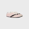 La sneaker piatta in gros grain, velluto, pelle di capra scamosciata e pelle di agnello La sneaker piatta in gros grain, velluto, pelle di capra scamosciata e pelle di agnello