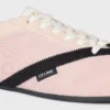 La sneaker piatta in gros grain, velluto, pelle di capra scamosciata e pelle di agnello La sneaker piatta in gros grain, velluto, pelle di capra scamosciata e pelle di agnello