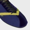 La sneaker piatta in gros grain, velluto, pelle di vitello scamosciata e pelle di agnello La sneaker piatta in gros grain, velluto, pelle di vitello scamosciata e pelle di agnello