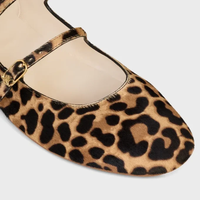 Les Ballerines CELINE Ballerine a doppio cinturino in pelle di vitello pelosa con stampa leopardata Les Ballerines CELINE Ballerine a doppio cinturino in pelle di vitello pelosa con stampa leopardata