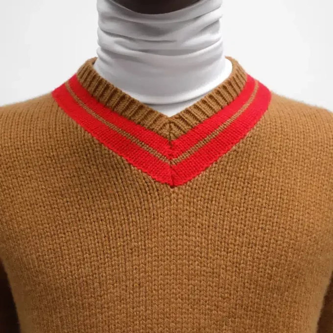 Maglione con scollo a V in cashmere Maglione con scollo a V in cashmere