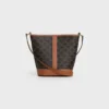 Piccola borsa a secchiello in Triomphe Canvas e pelle di vitello Piccola borsa a secchiello in Triomphe Canvas e pelle di vitello