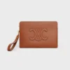 Piccola pochette con tracolla Cuir Triomphe in pelle di vitello liscia Piccola pochette con tracolla Cuir Triomphe in pelle di vitello liscia