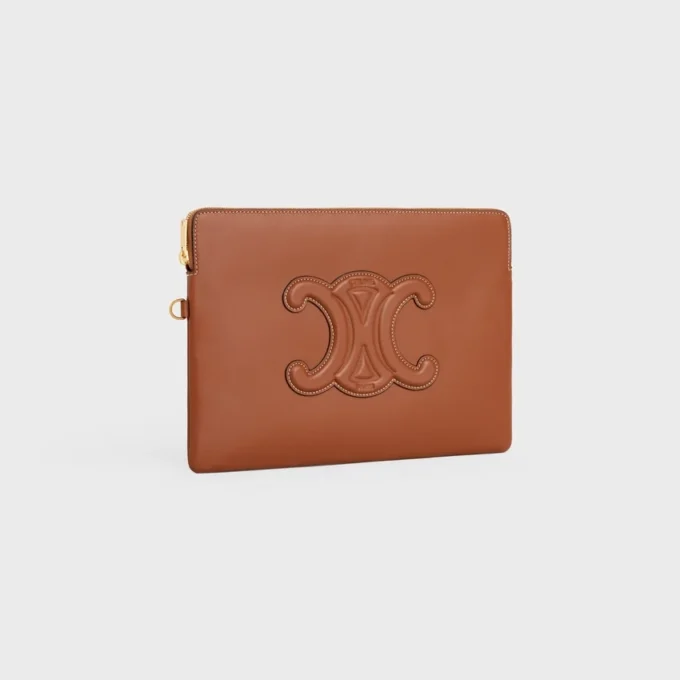 Piccola pochette con tracolla Cuir Triomphe in pelle di vitello liscia Piccola pochette con tracolla Cuir Triomphe in pelle di vitello liscia