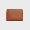 Piccola pochette con tracolla Cuir Triomphe in pelle di vitello liscia Piccola pochette con tracolla Cuir Triomphe in pelle di vitello liscia