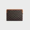 Piccola pochette con tracolla Cuir Triomphe in Triomphe Canvas con stampa CELINE Piccola pochette con tracolla Cuir Triomphe in Triomphe Canvas con stampa CELINE