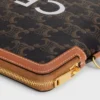 Piccola pochette con tracolla Cuir Triomphe in Triomphe Canvas con stampa CELINE Piccola pochette con tracolla Cuir Triomphe in Triomphe Canvas con stampa CELINE