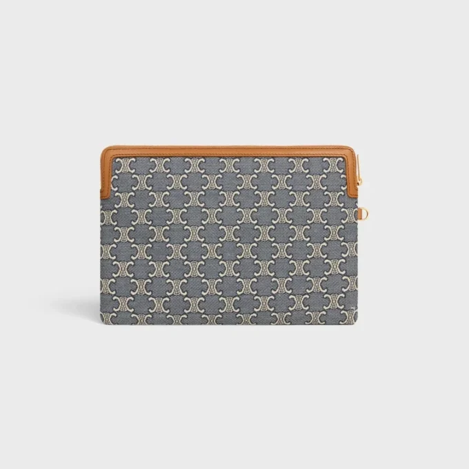 Piccola pochette con tracolla in Cuir Triomphe in Jacquard Triomphe su tutta la superficie Piccola pochette con tracolla in Cuir Triomphe in Jacquard Triomphe su tutta la superficie
