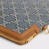 Piccola pochette con tracolla in Cuir Triomphe in Jacquard Triomphe su tutta la superficie Piccola pochette con tracolla in Cuir Triomphe in Jacquard Triomphe su tutta la superficie