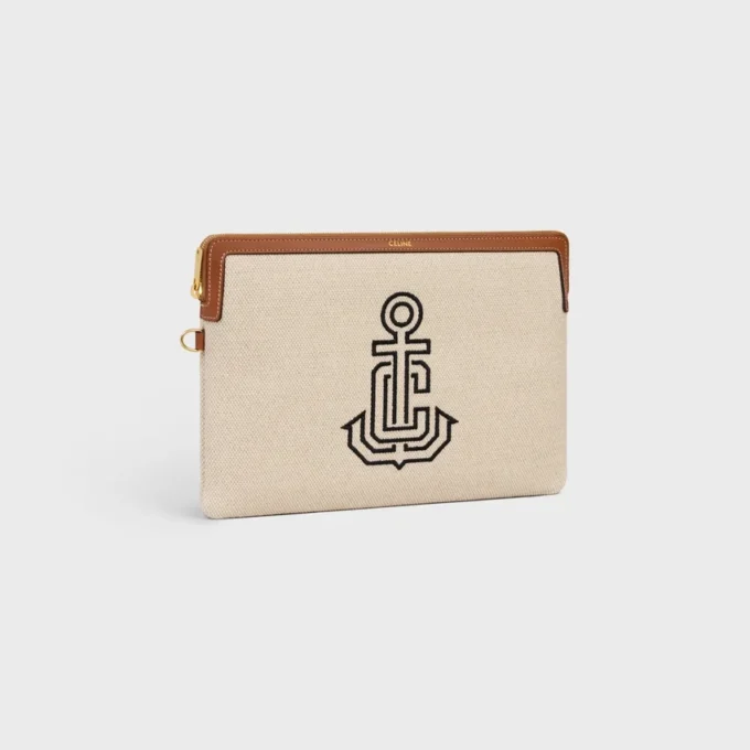 Piccola pochette con tracolla in tessuto con ricamo a forma di ancora e pelle di vitello Piccola pochette con tracolla in tessuto con ricamo a forma di ancora e pelle di vitello